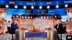 Bà Marine Le Pen trong cuộc tranh luận với ông Emmanuel Macron vào tối ngày 20/4