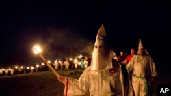 Ảnh tư liệu - Thành viên nhóm Ku Klux Klan diễu hành tại Thị trấn Cedar Town, tiểu bang Georgia ngày 23/04/2016